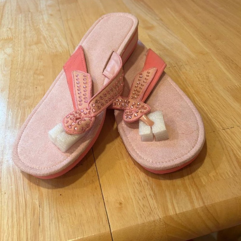 Brand New Avon Pink Flip Flops (Size Large (9-10)